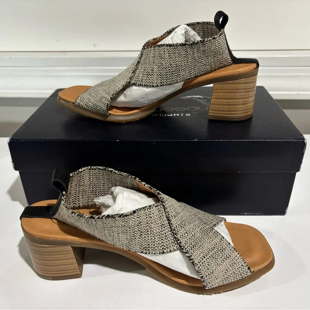 Andre Assous NAIRA LINEN FEATHERWEIGHTS™ HEEL